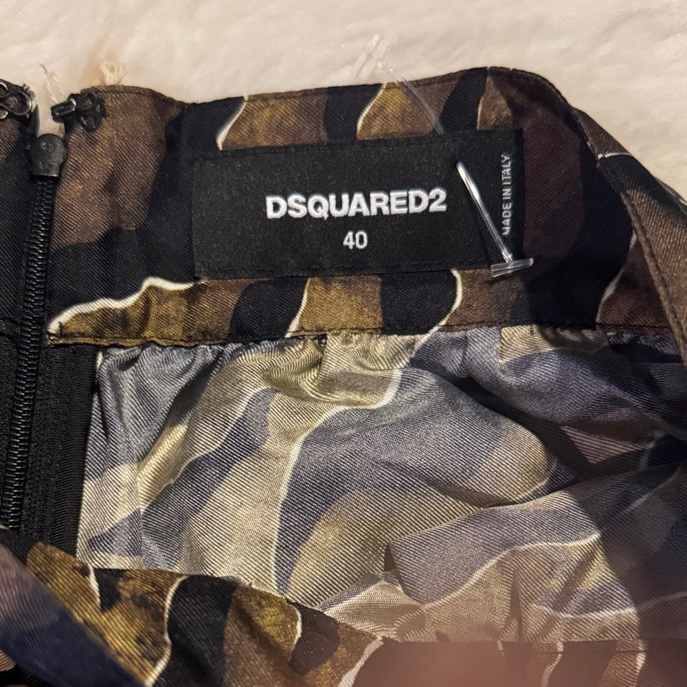 DSquared2 Tiger Print Silk Shorts - Picture 2 of 5